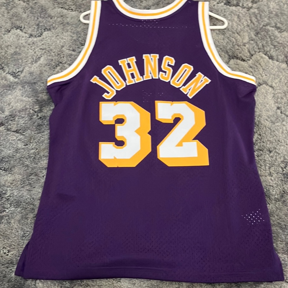Los Angeles Lakers throwback Magic Johnson Jersey